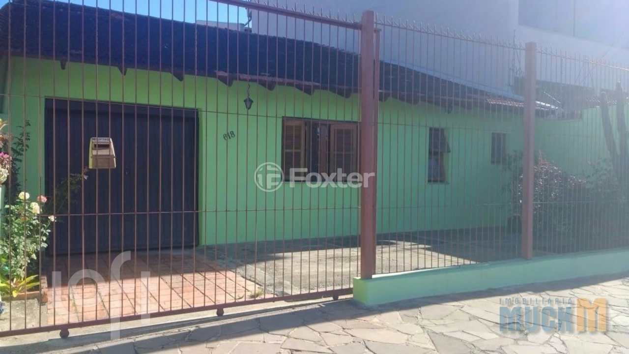 Casa à venda com 3 quartos, 240m² - Foto 1