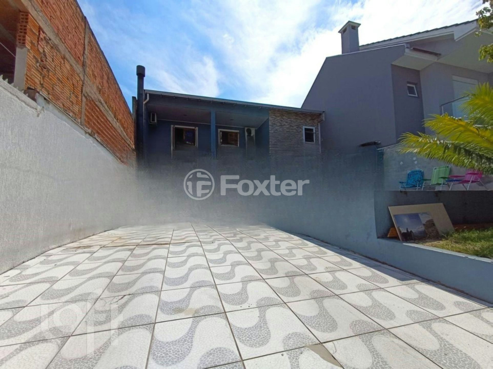 Casa à venda com 3 quartos, 200m² - Foto 1