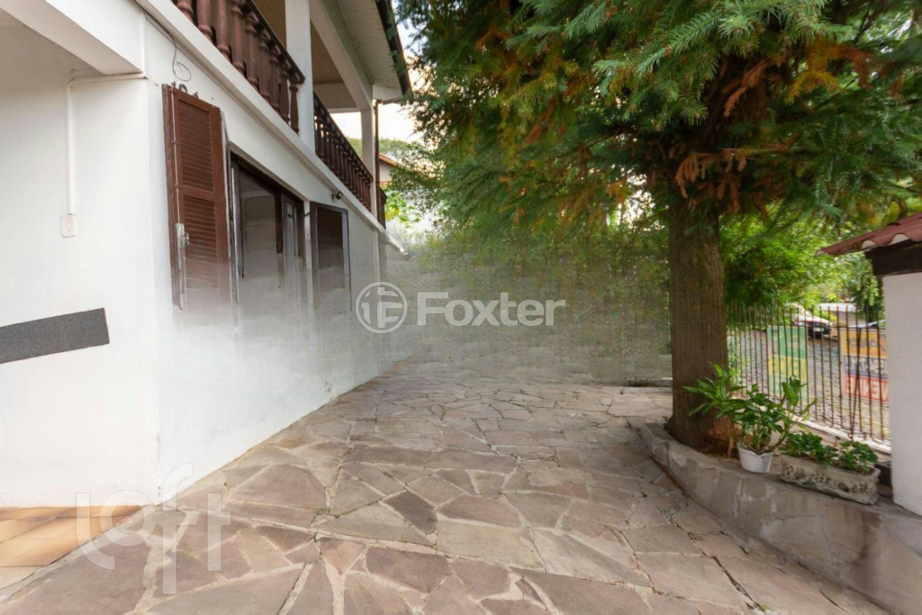 Casa à venda com 5 quartos, 226m² - Foto 1