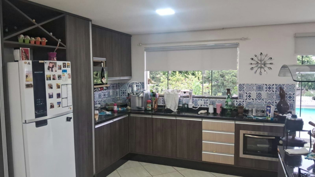 Casa à venda com 3 quartos, 250m² - Foto 3