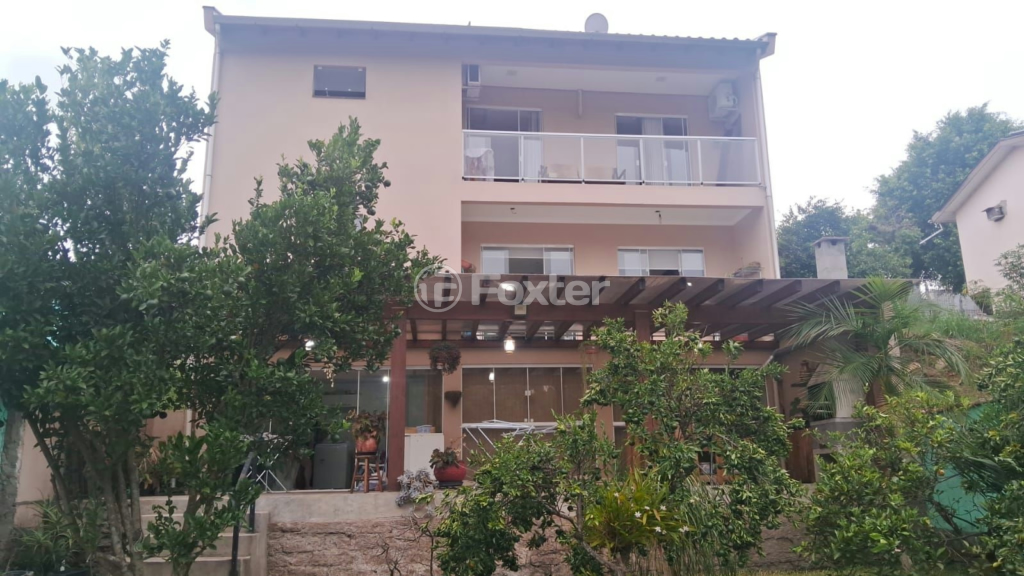 Casa à venda com 3 quartos, 250m² - Foto 1