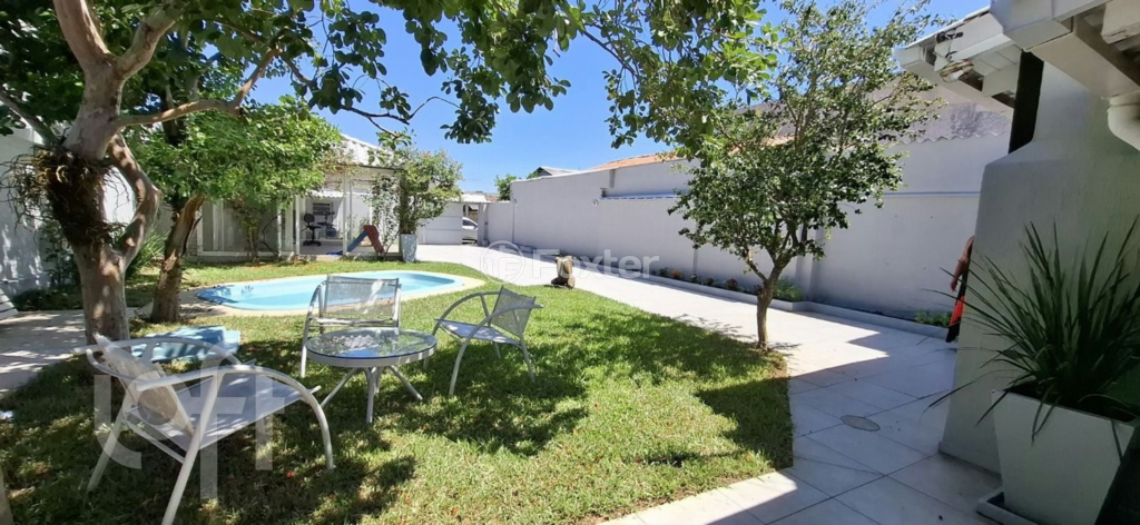 Casa à venda com 3 quartos, 160m² - Foto 1