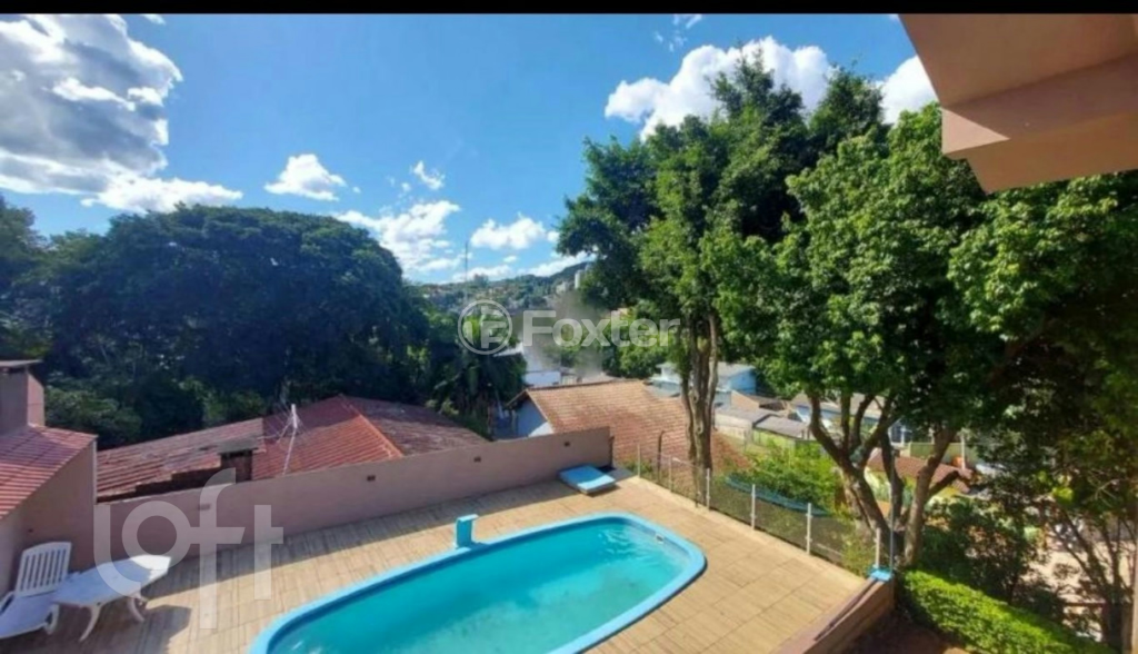 Casa à venda com 3 quartos, 245m² - Foto 1