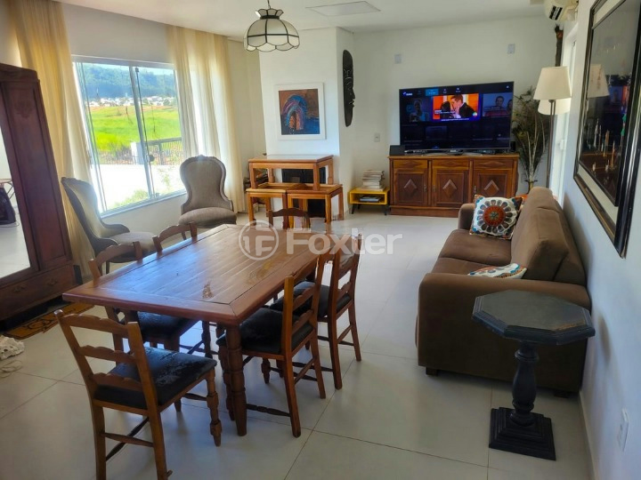 Casa à venda com 3 quartos, 119m² - Foto 1