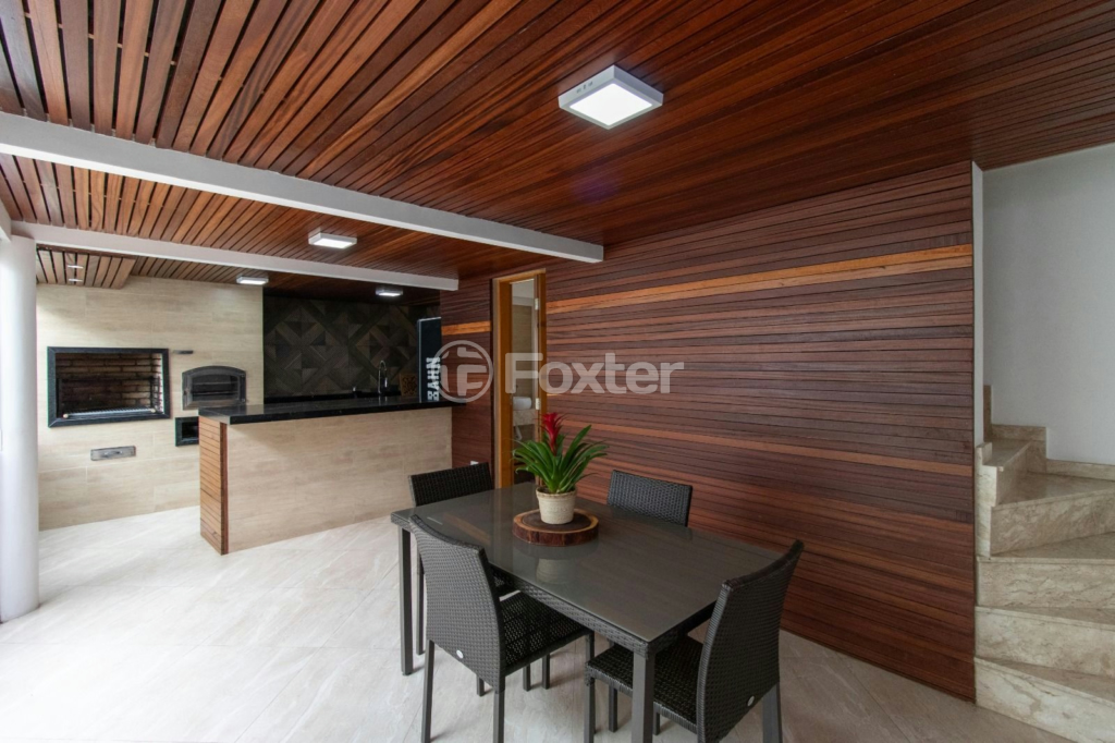 Casa à venda com 5 quartos, 300m² - Foto 1