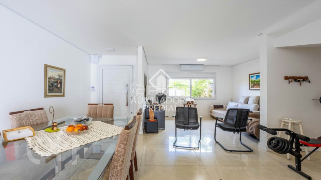 Casa à venda com 3 quartos, 126m² - Foto 1