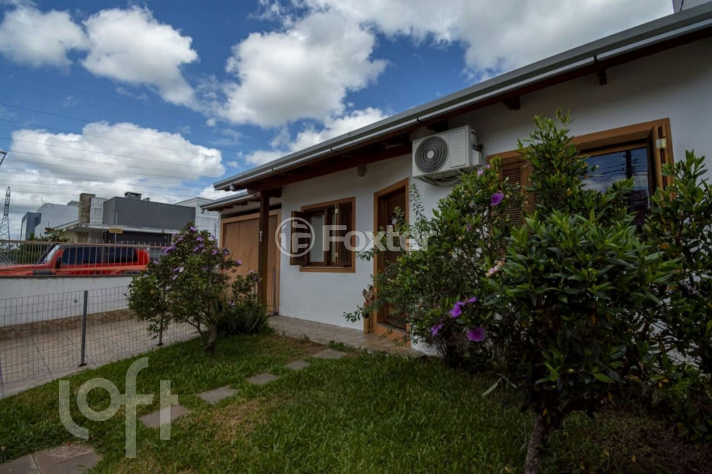 Casa à venda com 3 quartos, 84m² - Foto 1