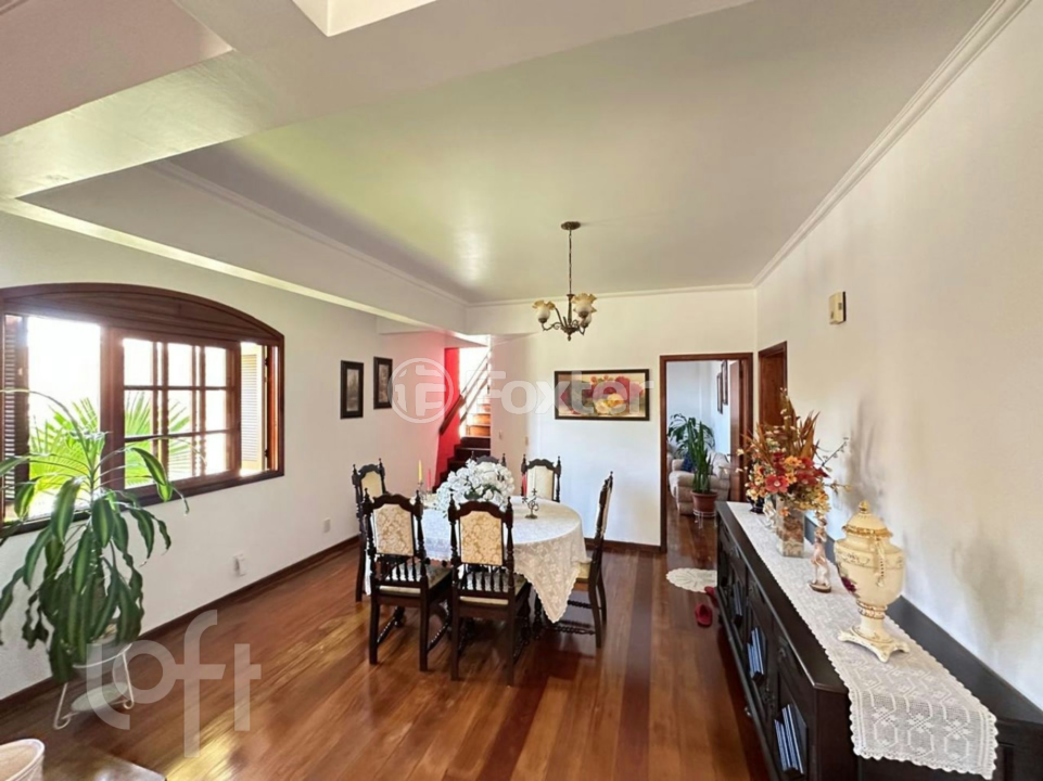 Casa à venda com 3 quartos, 256m² - Foto 1