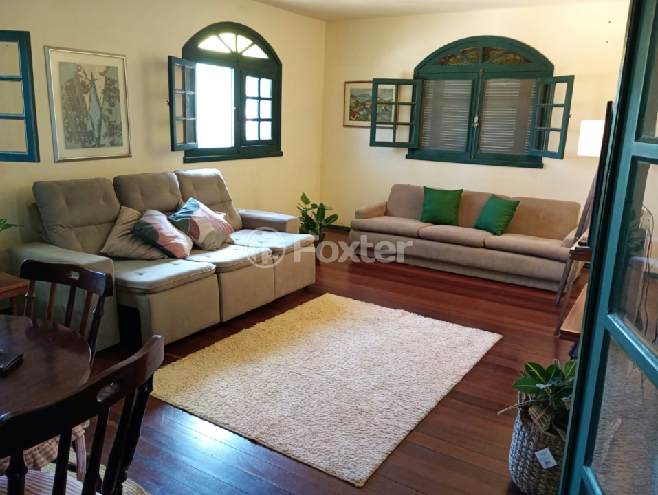 Casa à venda com 3 quartos, 140m² - Foto 1