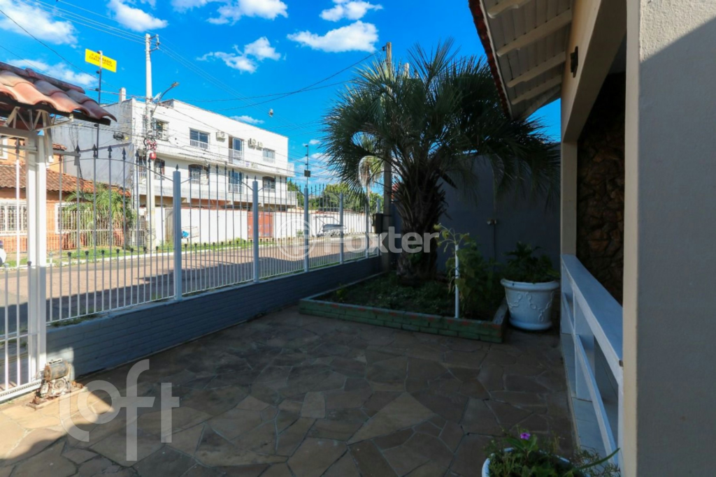 Casa à venda com 7 quartos, 263m² - Foto 3