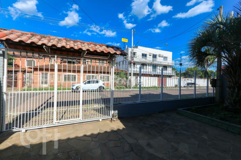 Casa à venda com 7 quartos, 263m² - Foto 2