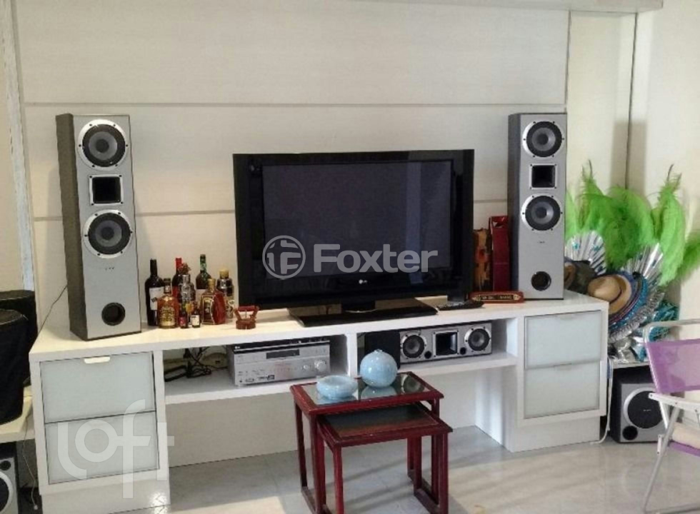 Casa à venda com 4 quartos, 250m² - Foto 2