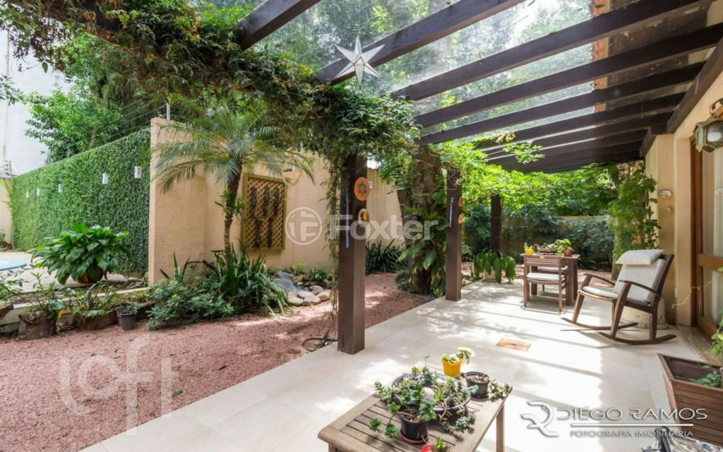 Casa de Condomínio à venda com 3 quartos, 380m² - Foto 1