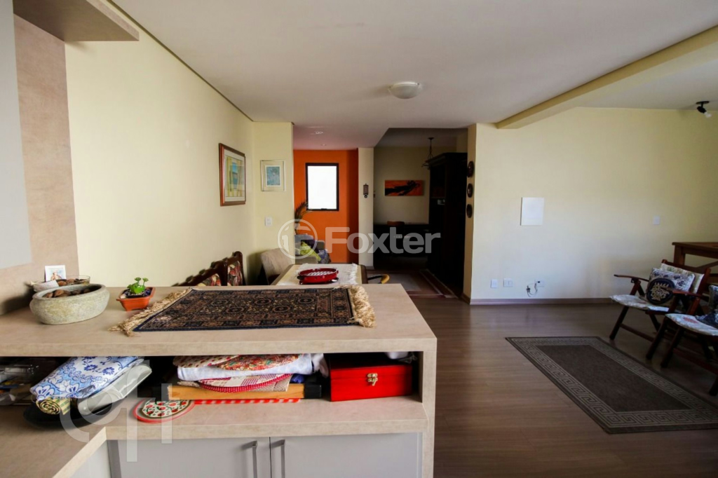 Casa à venda com 3 quartos, 231m² - Foto 4