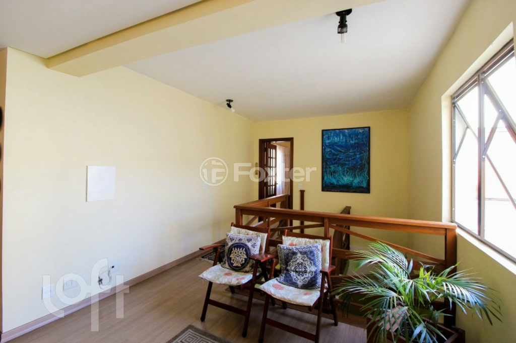 Casa à venda com 3 quartos, 231m² - Foto 1