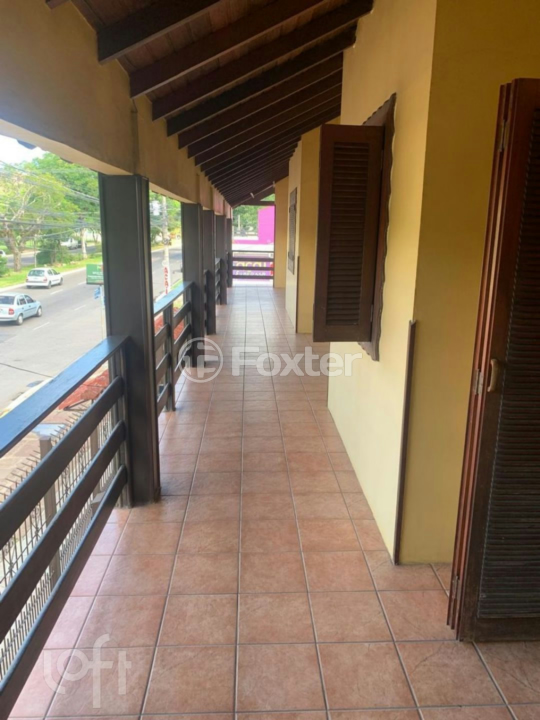 Casa à venda com 4 quartos, 1m² - Foto 1