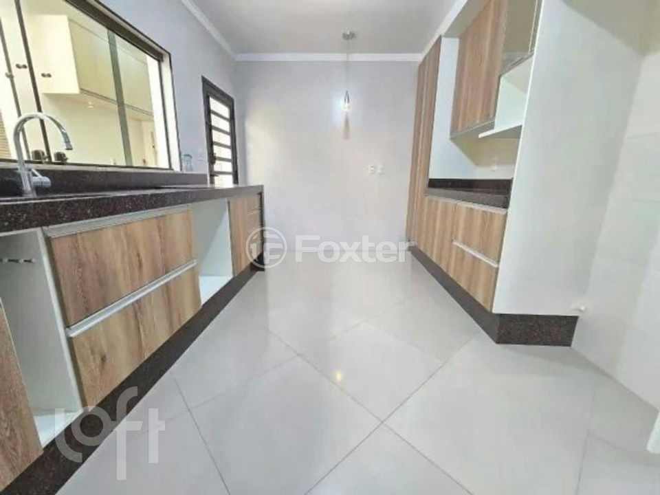 Casa à venda com 3 quartos, 220m² - Foto 2
