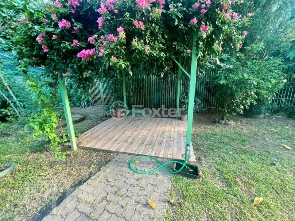 Casa à venda com 2 quartos, 106m² - Foto 1