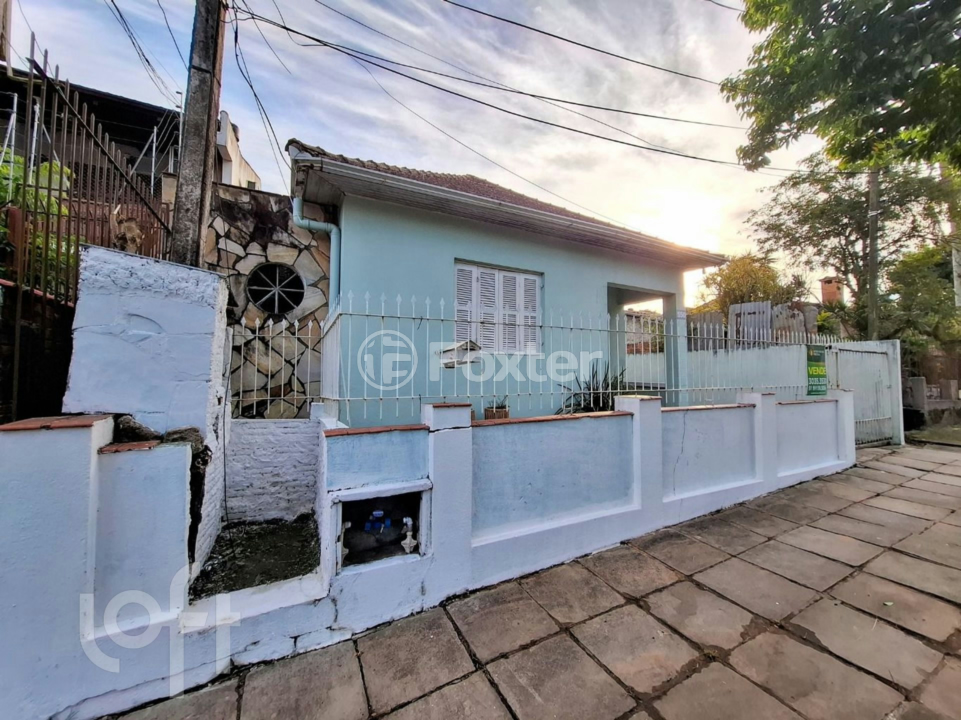 Casa à venda com 3 quartos, 94m² - Foto 1