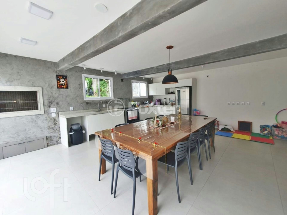 Casa à venda com 3 quartos, 240m² - Foto 4