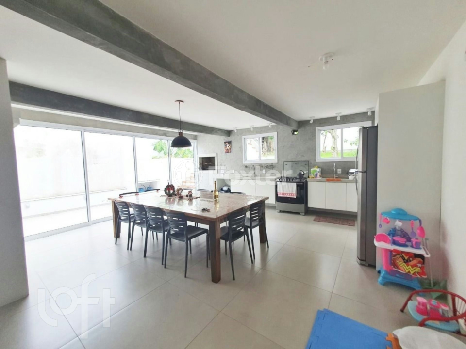 Casa à venda com 3 quartos, 240m² - Foto 3