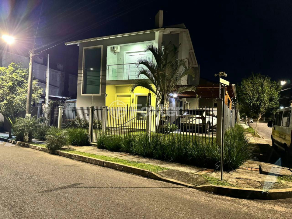 Casa à venda com 3 quartos, 195m² - Foto 1