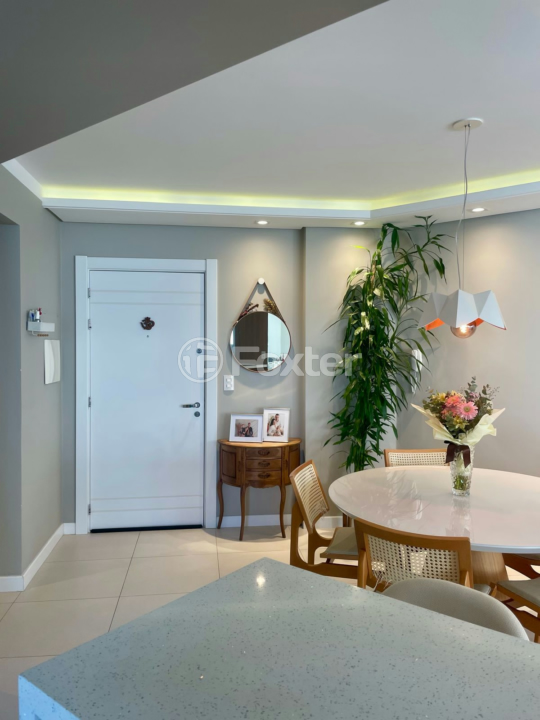 Apartamento à venda com 3 quartos, 103m² - Foto 2