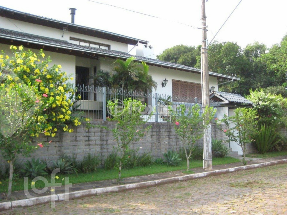 Casa à venda com 3 quartos, 453m² - Foto 1