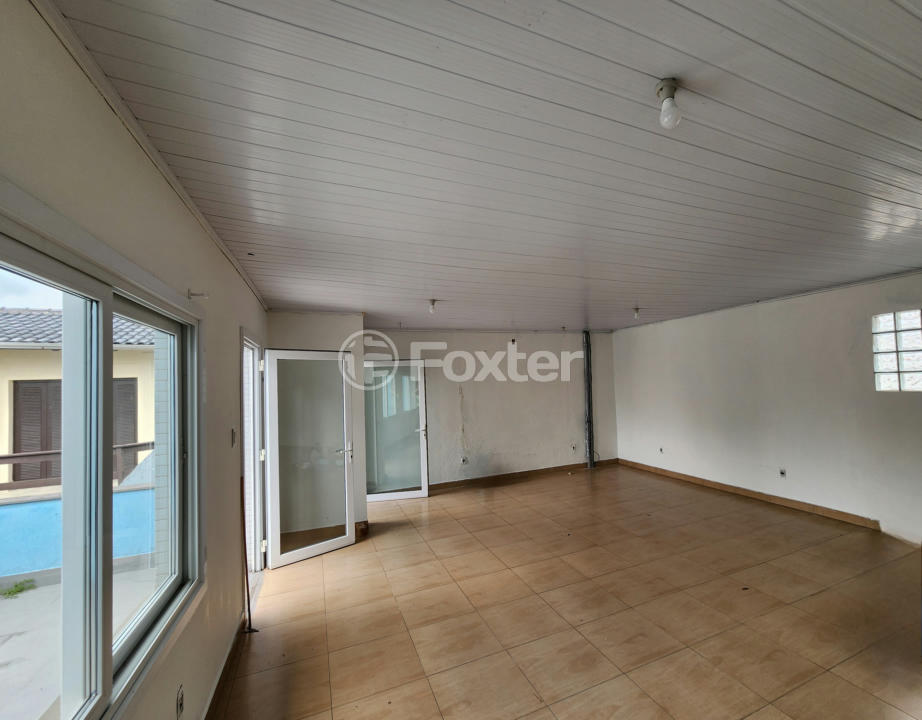 Casa à venda com 2 quartos, 250m² - Foto 2