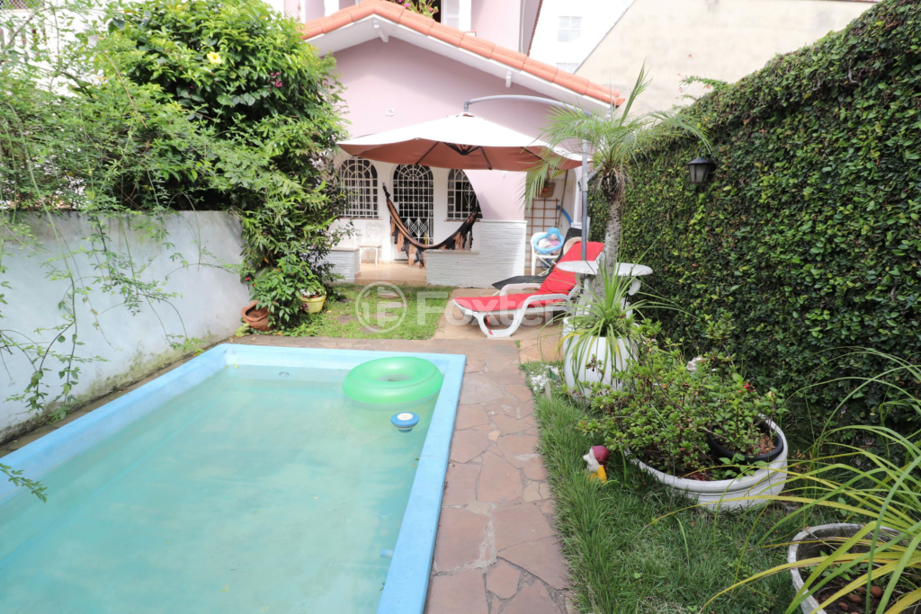 Casa à venda com 5 quartos, 260m² - Foto 2