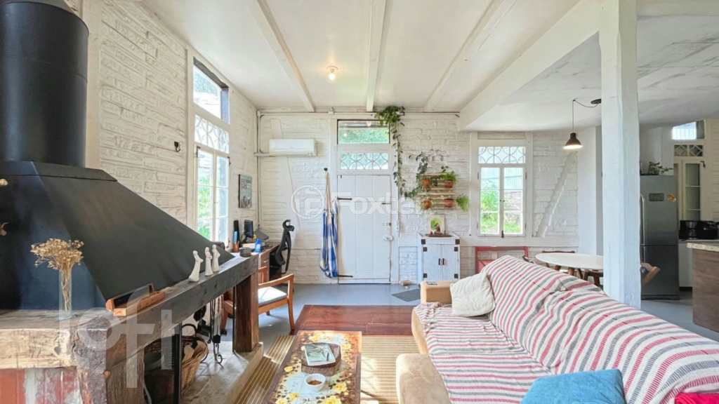Casa à venda com 3 quartos, 176m² - Foto 2