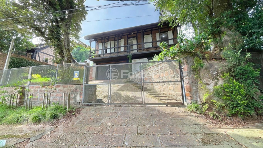 Casa à venda com 3 quartos, 176m² - Foto 1