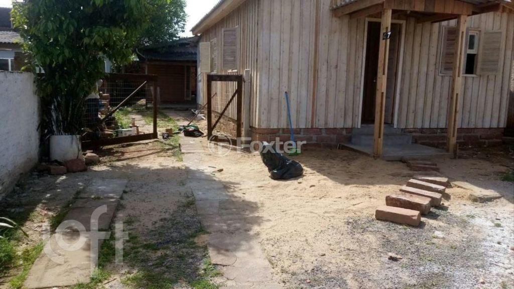 Casa à venda com 4 quartos, 100m² - Foto 1