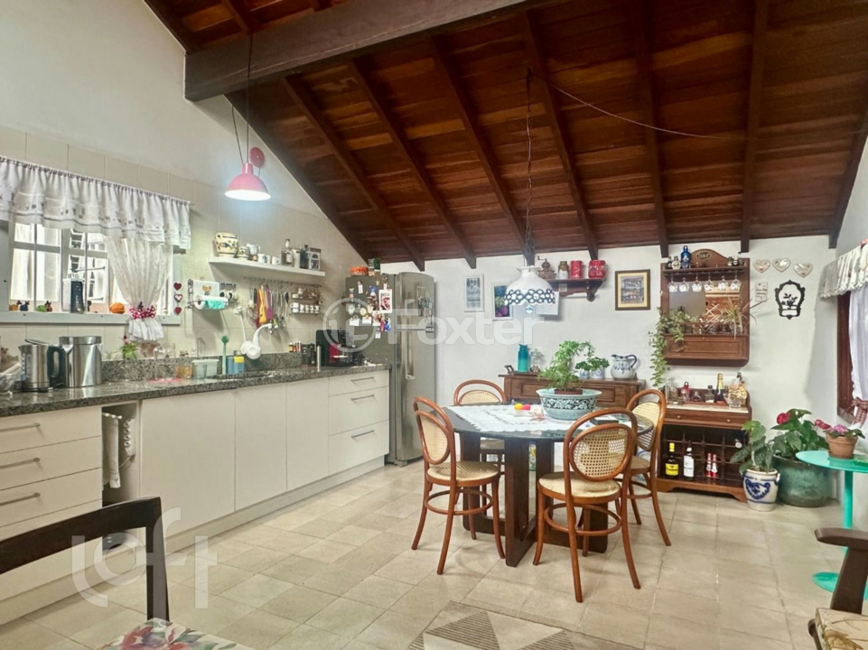 Casa à venda com 3 quartos, 128m² - Foto 1
