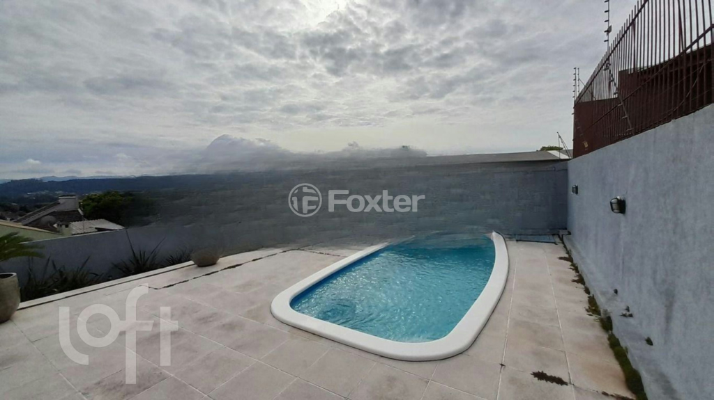 Casa à venda com 2 quartos, 100m² - Foto 2