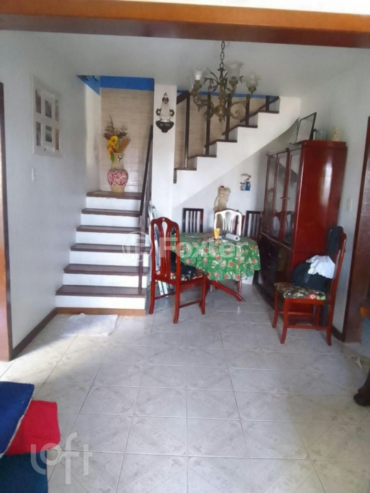 Casa à venda com 5 quartos, 140m² - Foto 1