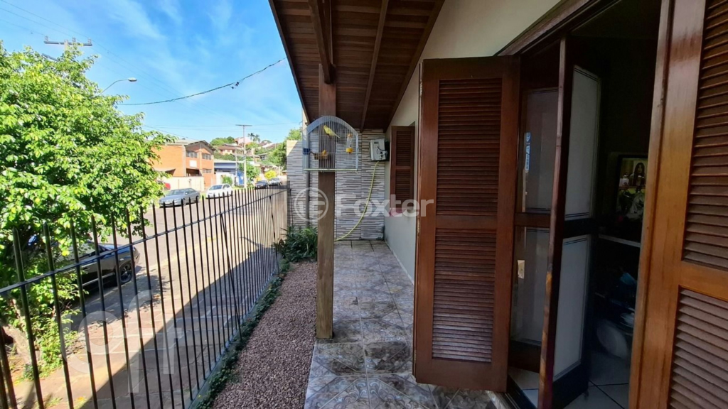 Casa à venda com 3 quartos, 296m² - Foto 1