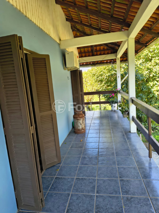 Sítio à venda com 3 quartos, 200m² - Foto 17