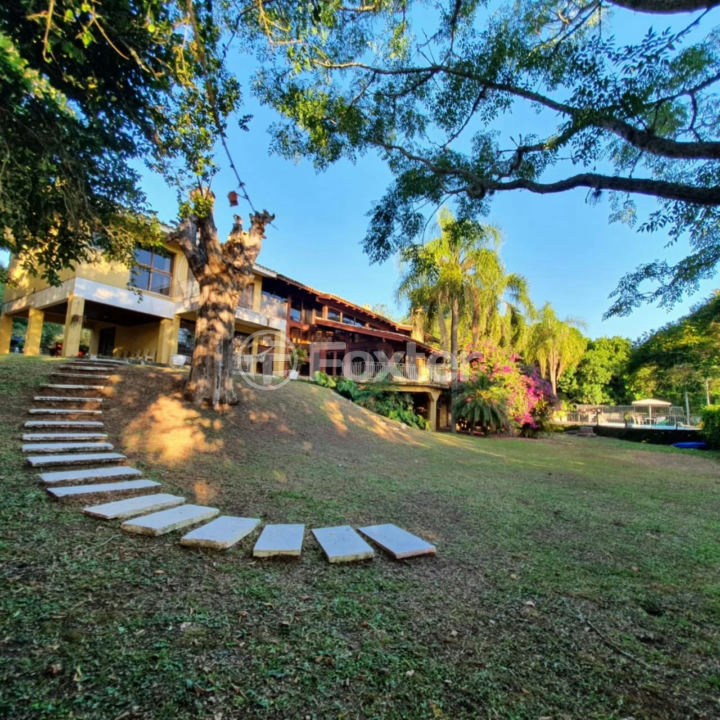Casa à venda com 4 quartos, 915m² - Foto 1
