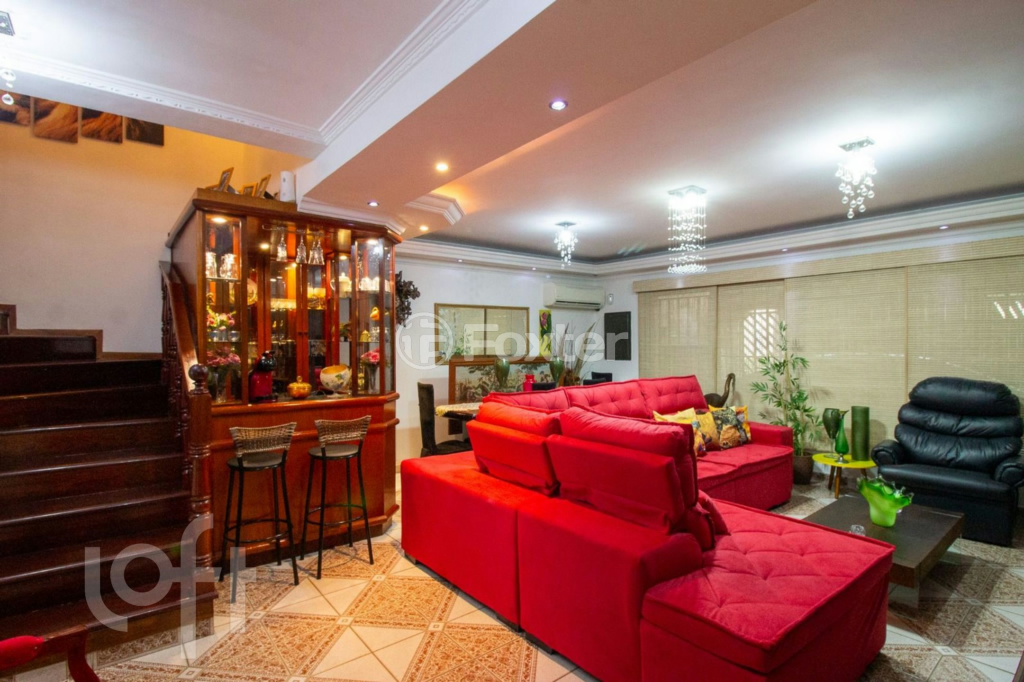 Casa à venda com 4 quartos, 270m² - Foto 1