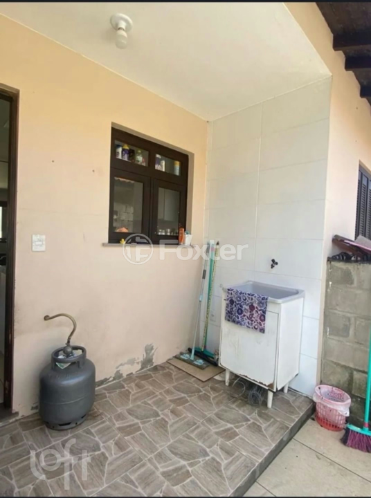 Casa à venda com 2 quartos, 61m² - Foto 1