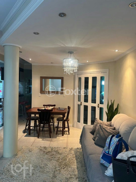 Casa à venda com 3 quartos, 235m² - Foto 1