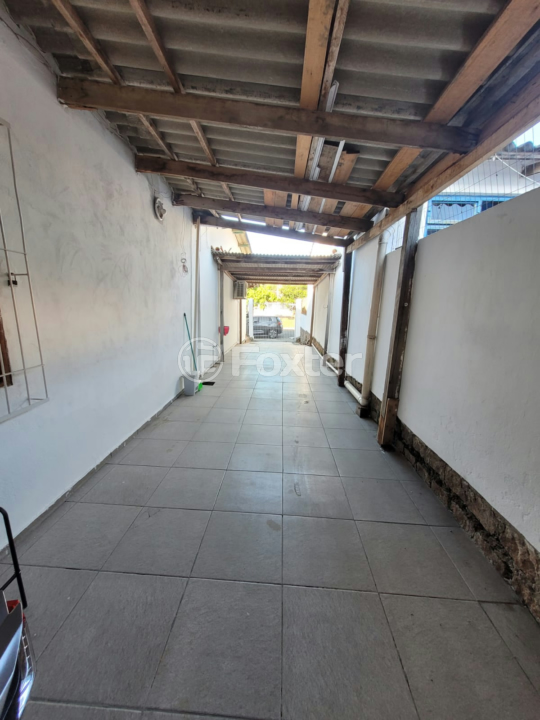 Casa à venda com 3 quartos, 104m² - Foto 4