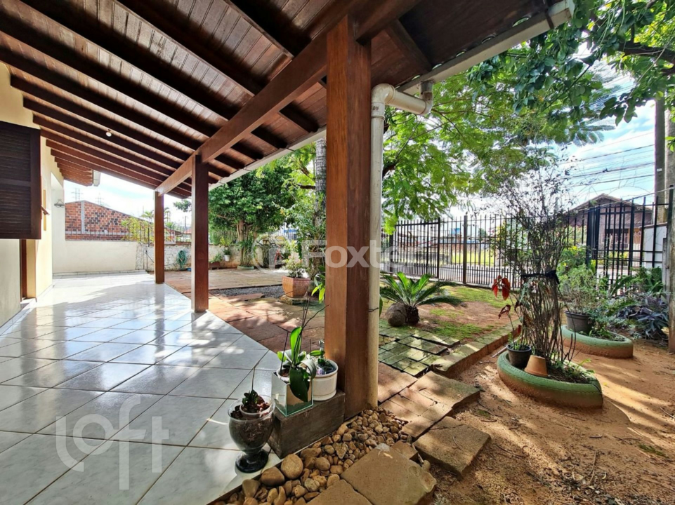 Casa à venda com 3 quartos, 159m² - Foto 2