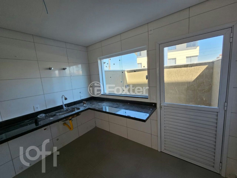 Casa à venda com 2 quartos, 77m² - Foto 2