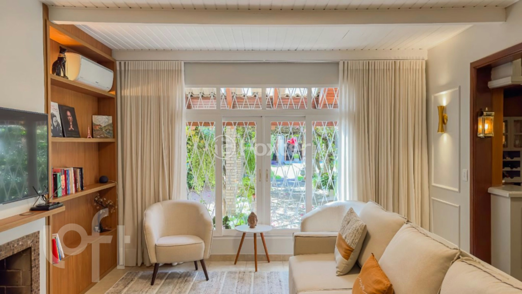 Casa à venda com 6 quartos, 350m² - Foto 2