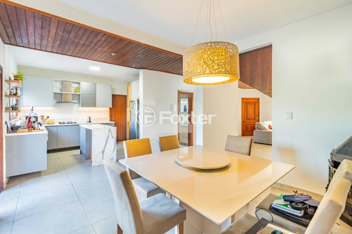 Casa à venda com 3 quartos, 140m² - Foto 2