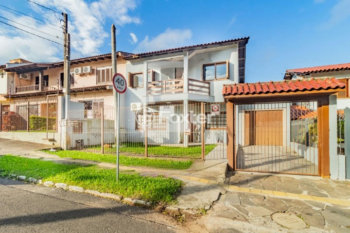 Casa à venda com 3 quartos, 140m² - Foto 1