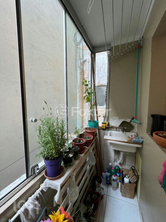 Apartamento à venda com 2 quartos, 67m² - Foto 2