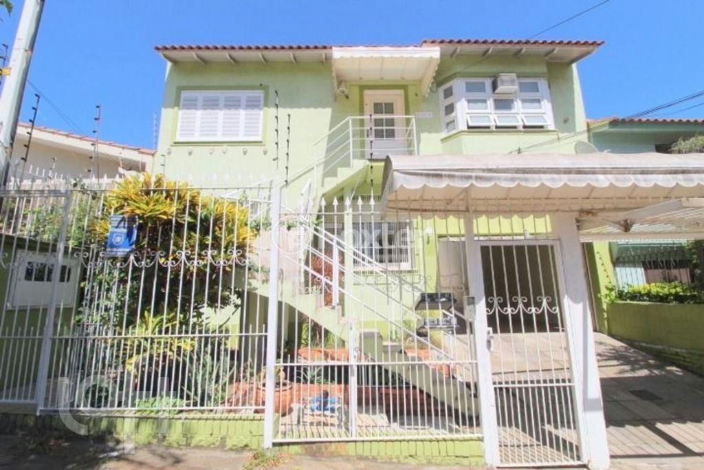 Casa à venda com 8 quartos, 330m² - Foto 2